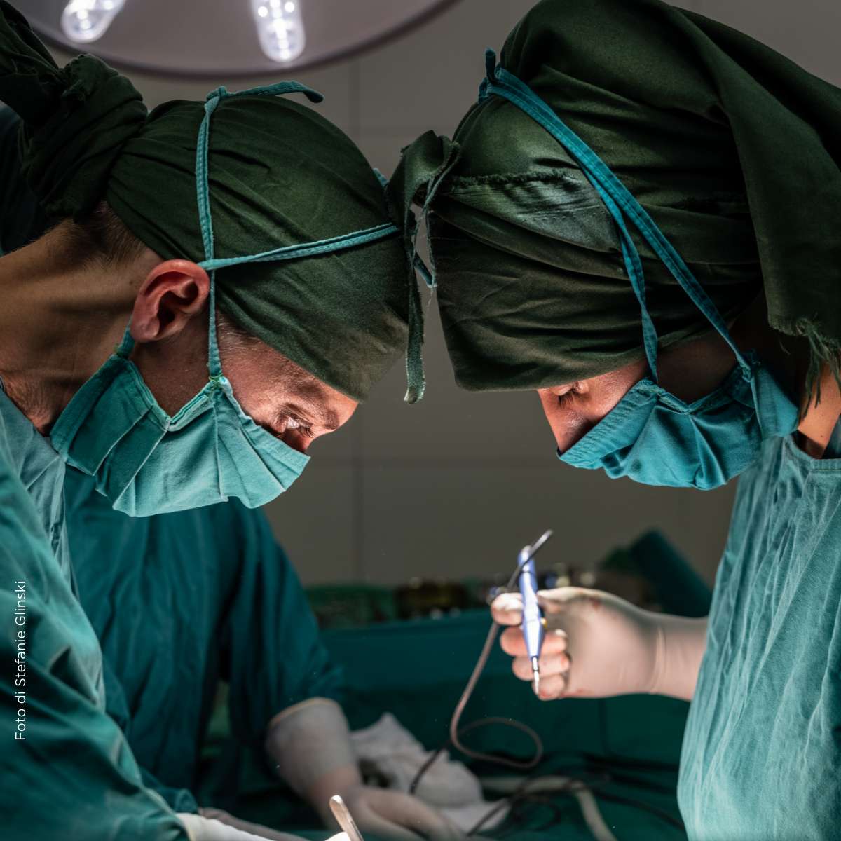 Contribuisci a garantire cure gratuite alle vittime della guerra e della povertà. Image